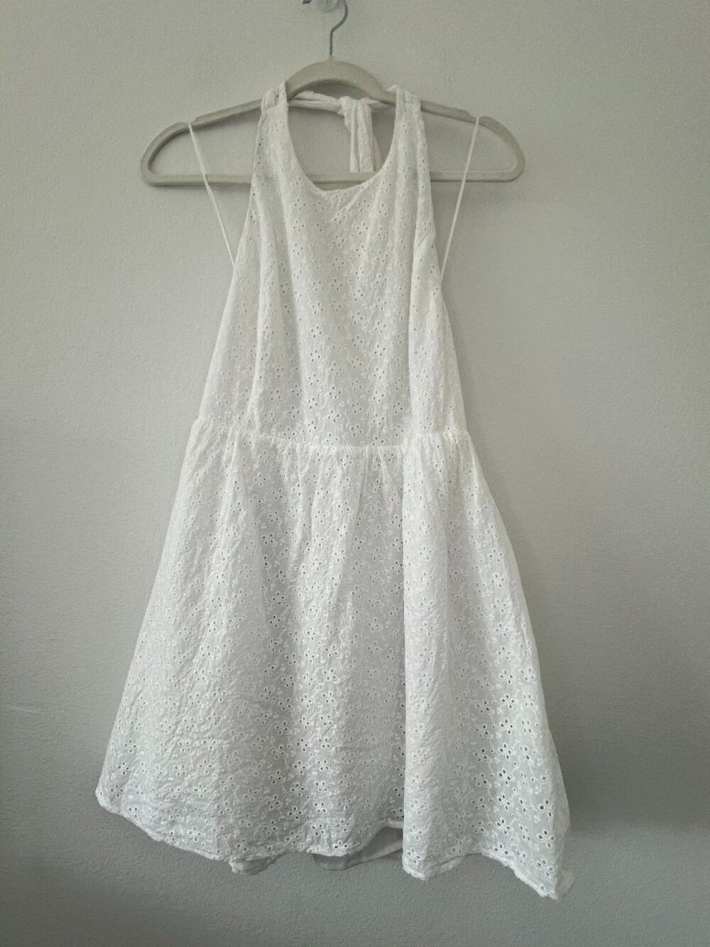 Wayf Eyelet White Dress Size Large Halter Cotton Blend Pockets Preppy Vacation